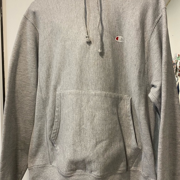 Unisex hoodies brand by Champion. Size is from Small but look large - Picture 3 of 6